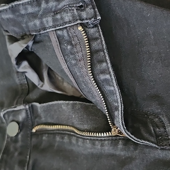 SHEIN Black High Rise Factory Distressed Jean Shorts - Picture 7 of 9